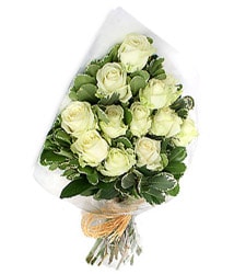 Ankara Keçiören çiçekçilik görsel çiçek modeli firmamızdan 11 adet beyaz gülden buket çiçeği