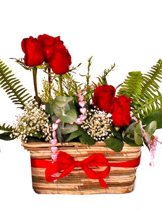 Ankara Keçiören çiçek yolla dükkanımızdan sepet içerisinde sevgi çiçekleri Ankara çiçek gönder firması şahane ürünümüz 