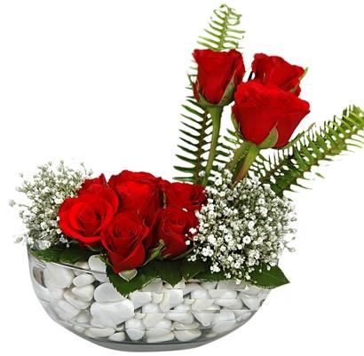 Ankara Keçiören Etimesgut Çiçekçi firma ürünümüz Cam içinde 11 gül Ankara çiçek gönder firması şahane ürünümüz 