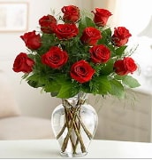 Vazo içerisinde 12 kırmızı gül Ankara çiçek satışı